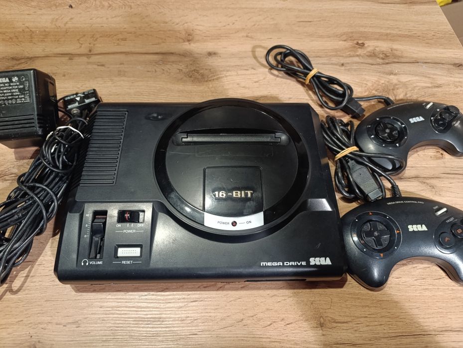 Konsola Sega Mega Drive + 2 oryginalne pady wszystko sprawne sklep