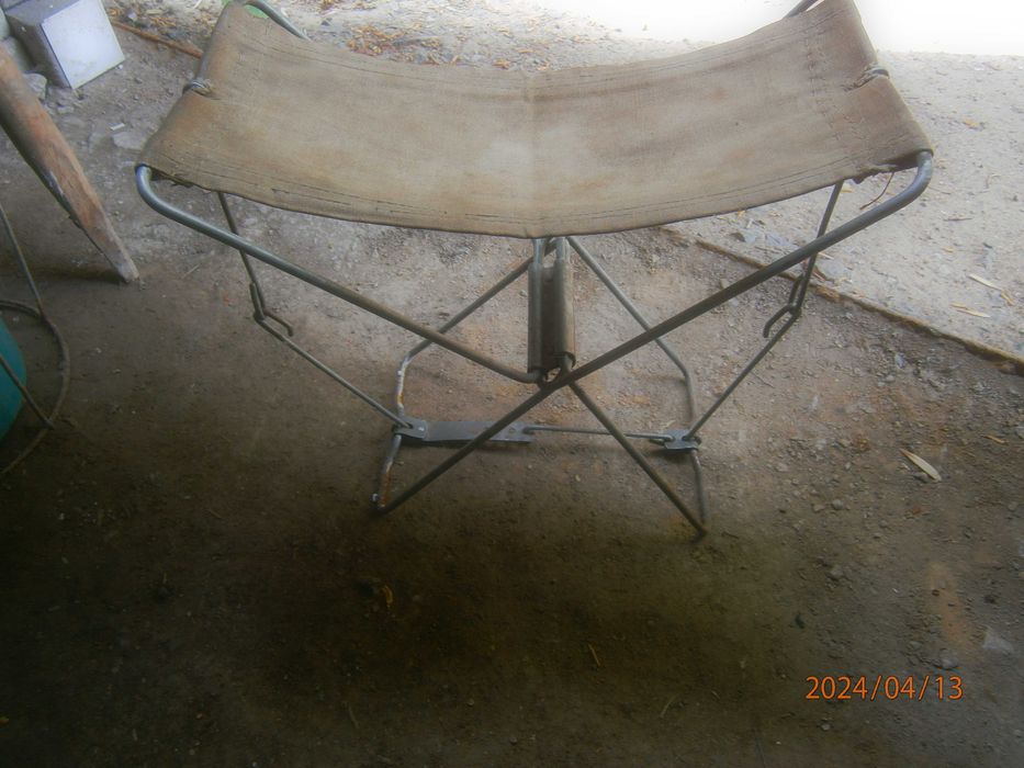 кровать односпальная.