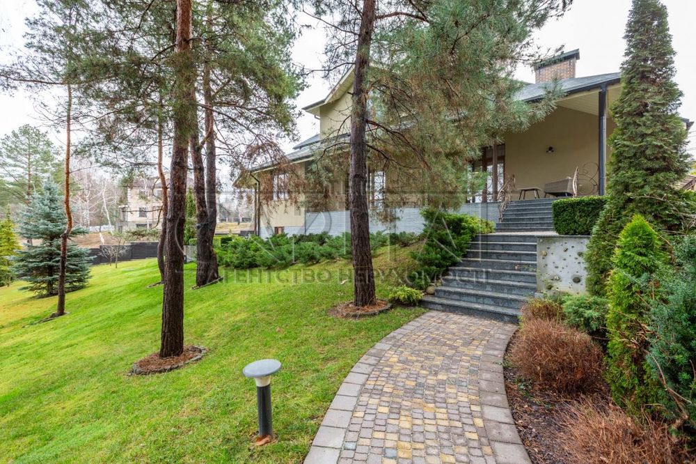 Пропонується в оренду двоповерховий затишний будинок в Гореничах 250м2