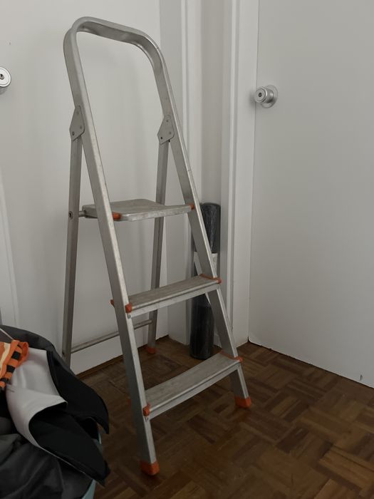 Three-Step Stepladder467755053928294402
