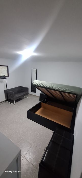 Quartos arrendar Famões