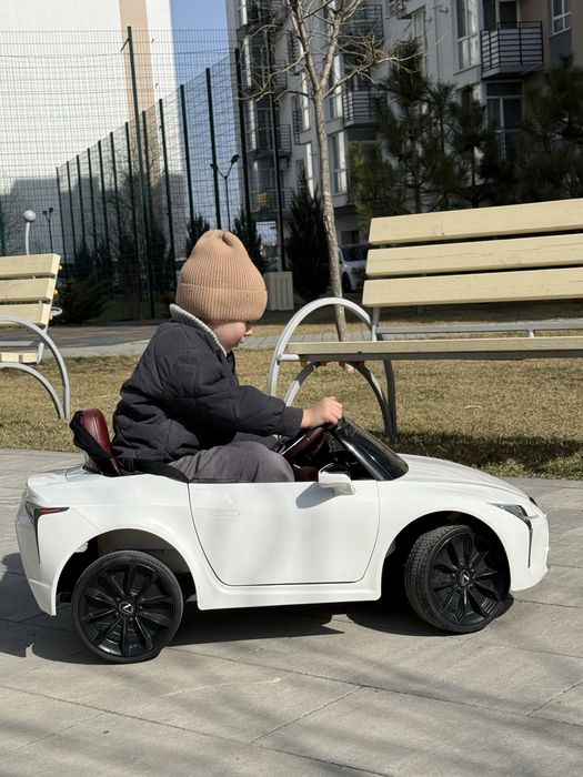 Дитячий електромобіль Bambi Lexus LC500