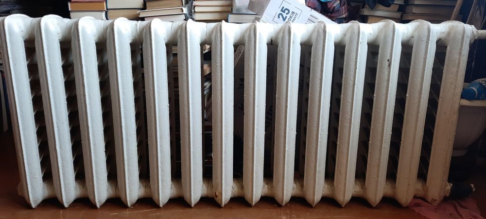 Батареи отопления чугунные: 14, 3 и 3 секции. Всё 850 грн. Самовывоз