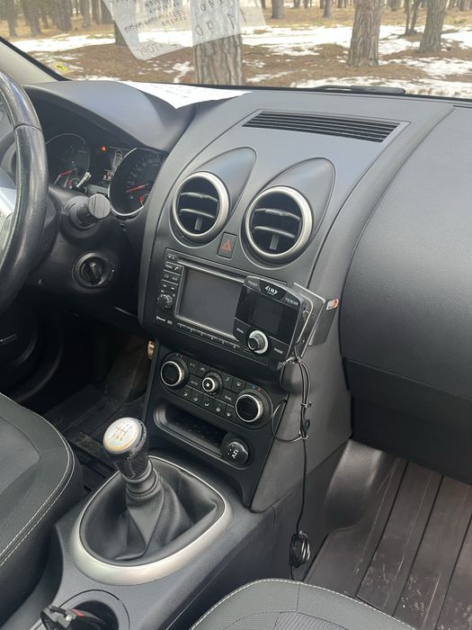 NISSAN Qashqai 2012
