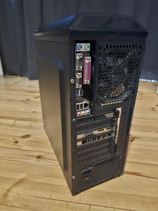 Komputer genesis titan 700
