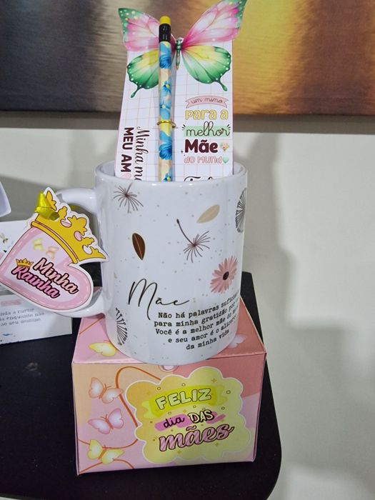 Caneca, calendário, e azulejos e várias outros itens personalizados