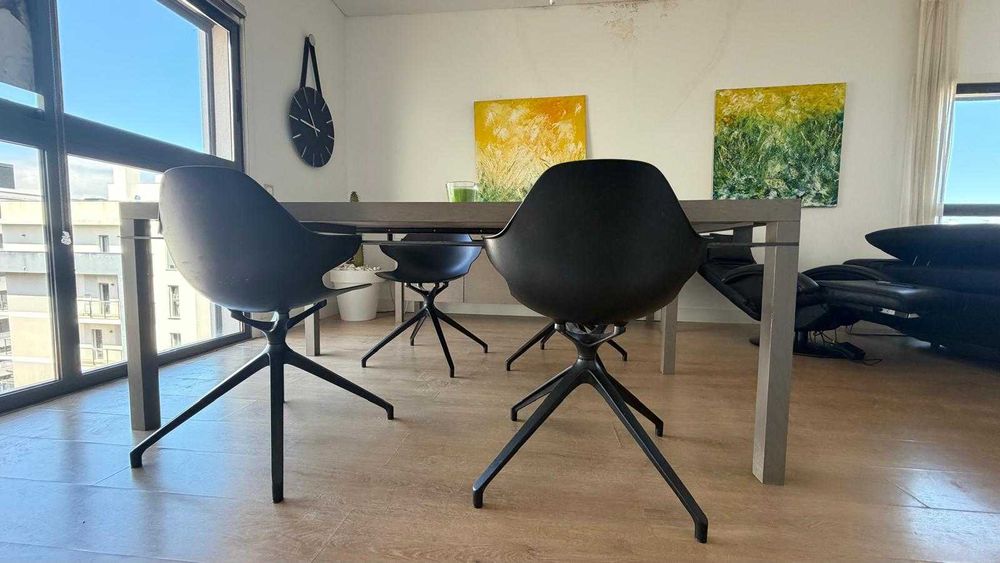 Vendo mesa de sala e aparador