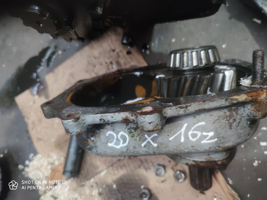 Atak przedniego napędu 9x37  Massey Ferguson 595/592