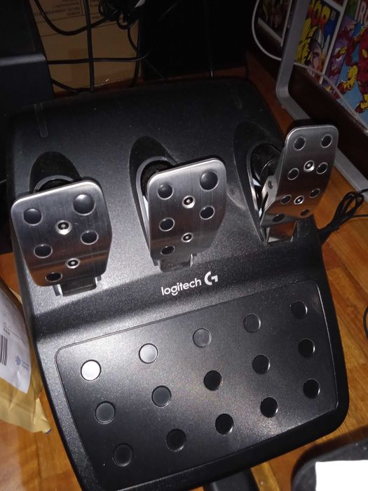 Playseat Evo Alcântara + Logitech G29