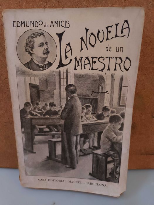 Vários livros muito antigos