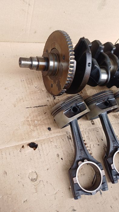 Коленвал колінвал 2.0 v8 Opel Vectra A Omega A