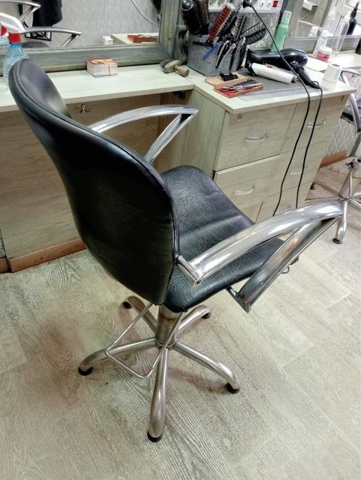 Перукарські крісла на гідравліці . Ціна за 2 шт