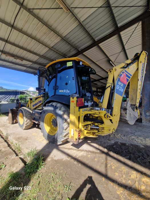 Retroescavadora Komatsu wb93