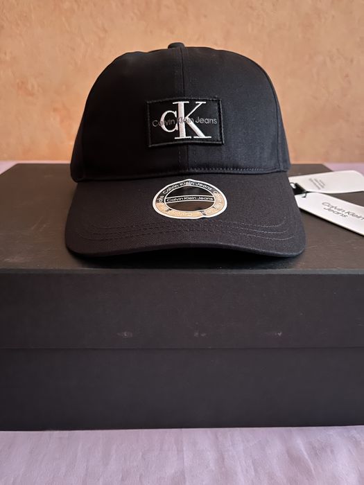 Wyprzedaż czapka męska Calvin Klein Jeans.