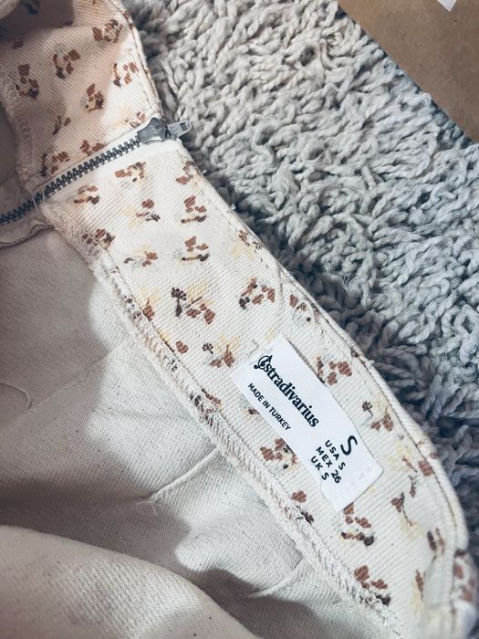 Spodniczka w kwiatki rozm s stradivarius