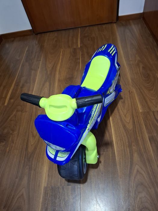 Mota criança sem pedais