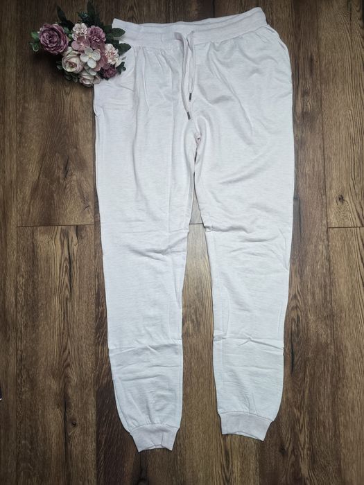 Damskie spodnie dresowe r. L