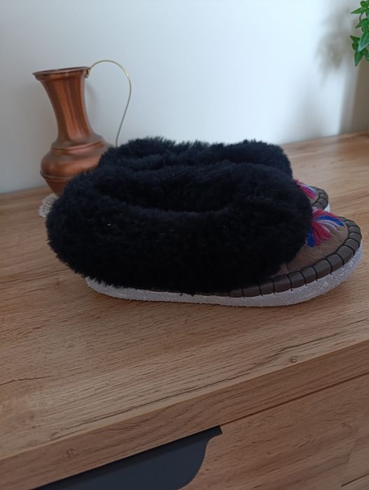Nowe kapcie góralskie, prawdziwa skóra owcza 36 Handmade