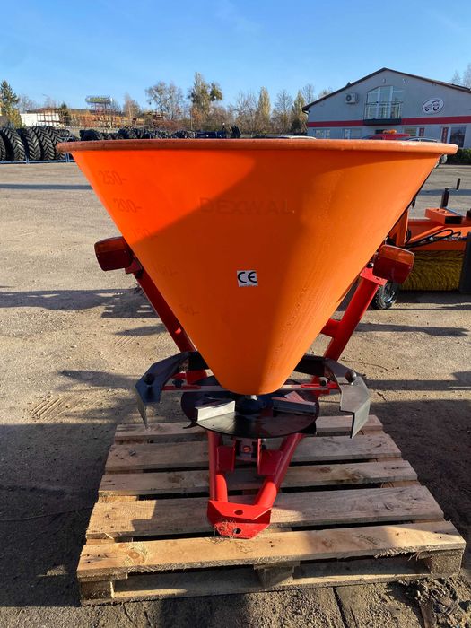 Rozsiewacz 300l/400kg DEXWAL