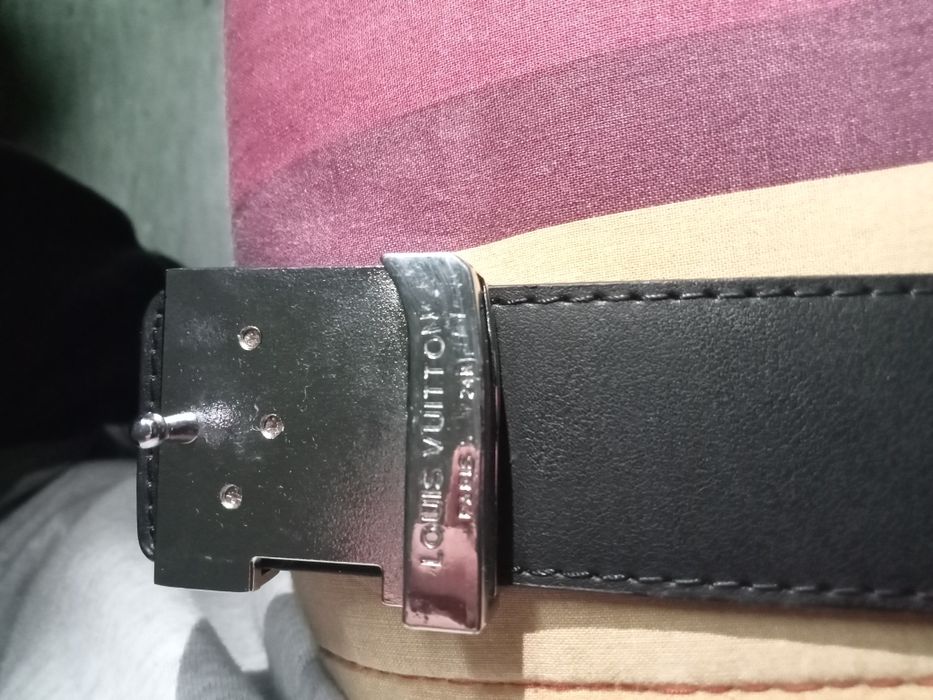 Vende se cinto da LV pois não lhe dou uso , ótimo estado e a bom preço