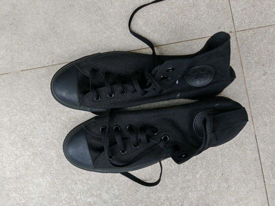 Converse All Star pretos cano alto