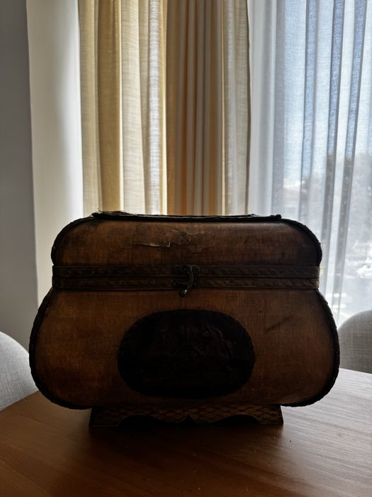 Baú antigo castanho