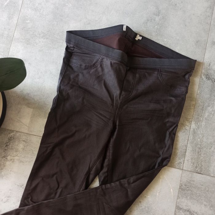 Brązowe woskowane legginsy rozmiar 42