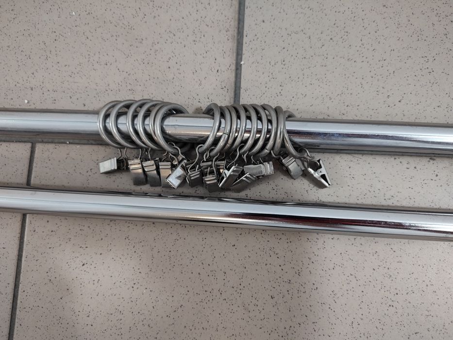 Karnisz metalowy srebrny