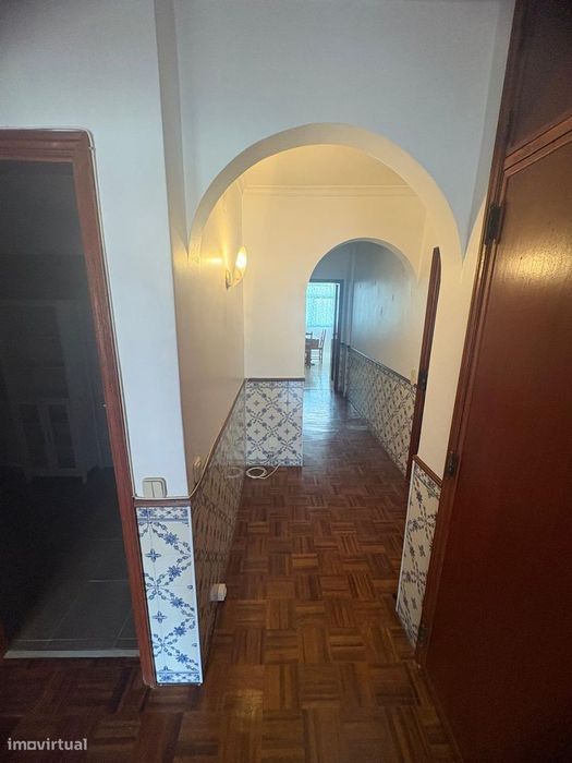 T2 à venda na Rinchoa com 2 varandas e 2 WC