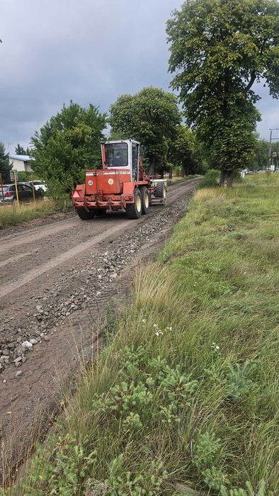Usługi równiarką drogową