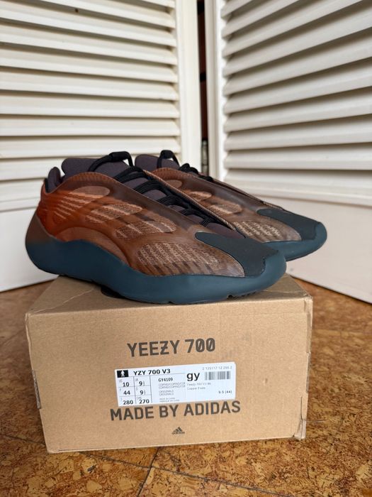 Adidas Yeezy 700 V3 copper fade