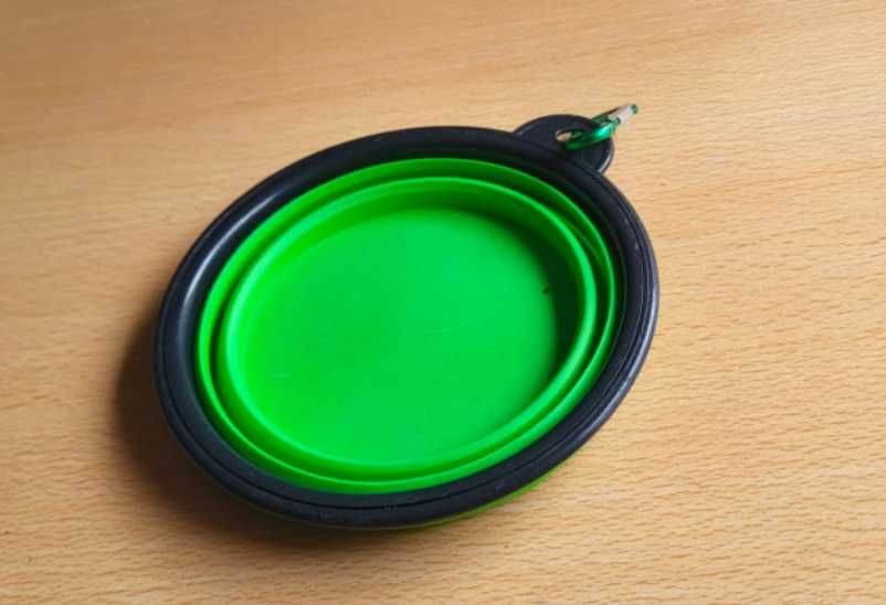 Tigela Dobrável de Silicone para Cães/Gatos + Mosquetão (350ml)