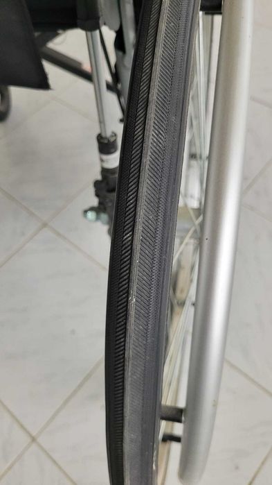 Cadeira de rodas com apoio cabeça