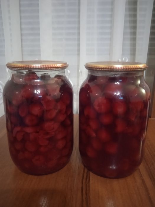 Вишня консервована