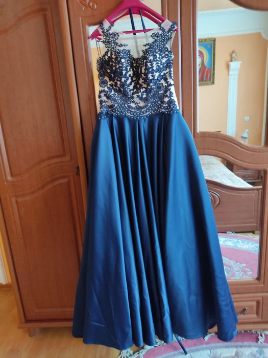 Вечірня сукня / Випускна сукня Б/у/ може підійти на новорічні свята