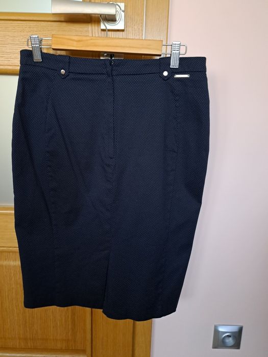 Granatowa spódnica w kropki