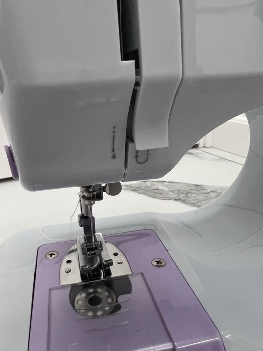 Швейна машинка Crafts&Co Entry-Level Sewing Machine, ідеальний стан