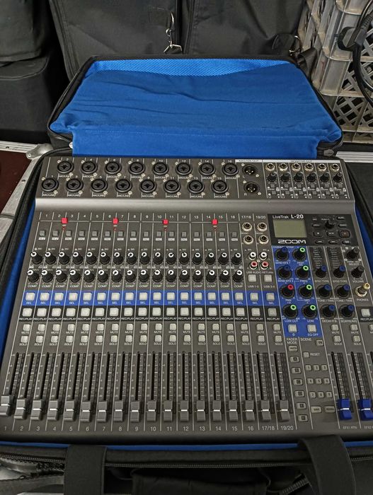 Zoom LiveTrak L-20