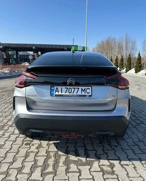 Машина Citroen C4 2021 року