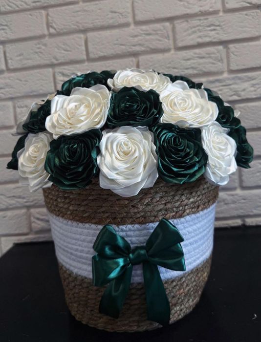 Tworzę bukiety z wiecznych róż ze wstążki