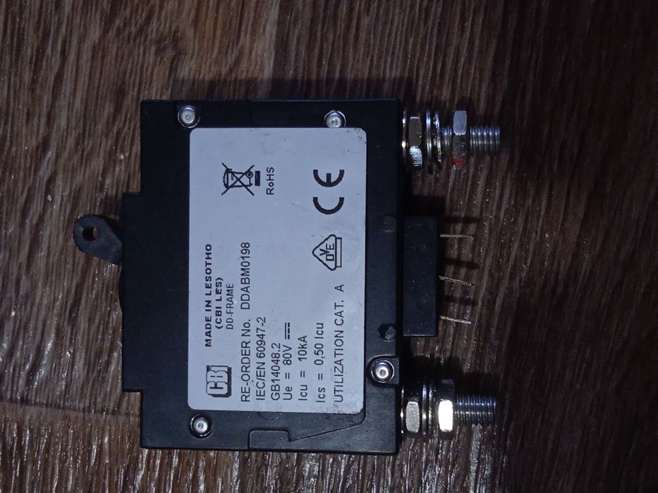 Потужні автоматичні вимикачі постійного струму   300А - 100А  80В