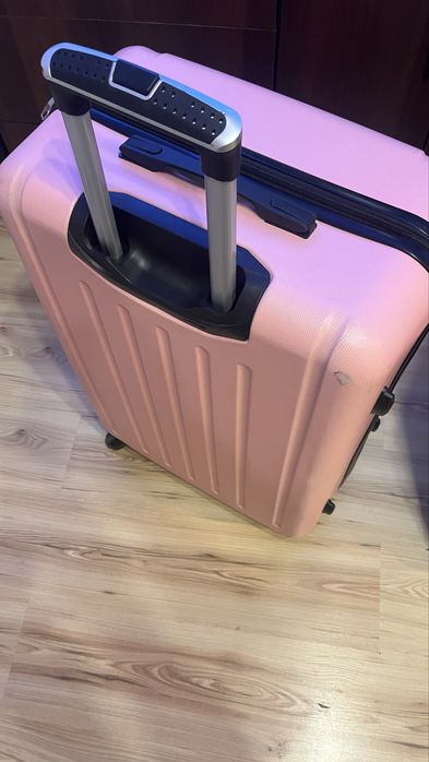 Walizka na kółkach abs