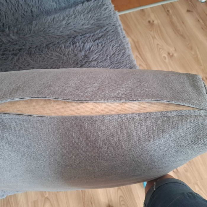 Kanapa rozkładana z funkcją spania.