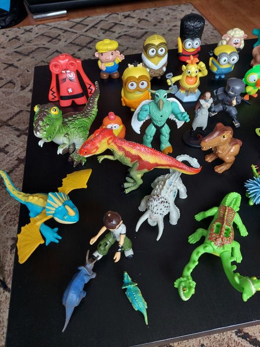Figurki postacie dinozaury stwory Trole Minionki 35 szt