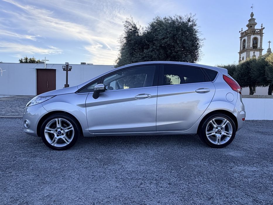 Ford fiesta 1.6 tdci motor PSA 110 cv exlente estado .