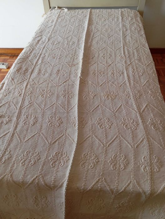 Colchas de Cama Coroa de Rei e Almalaguês