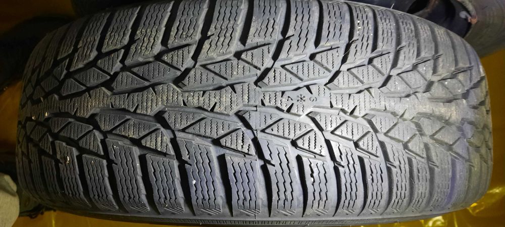 Opony zimowe Nokian 195/65 R15 z felgami