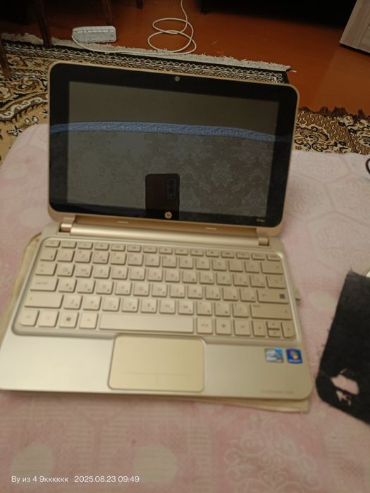 нетбуке HP Mini 210-1099EZ Vivienne Tam Edition