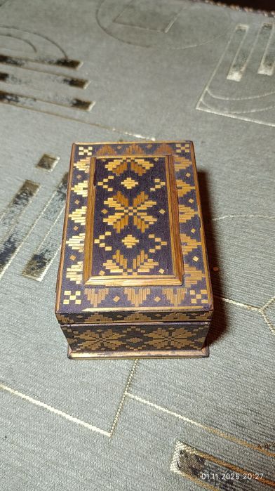 Шкатулка школи маркетрі інкрустації соломою