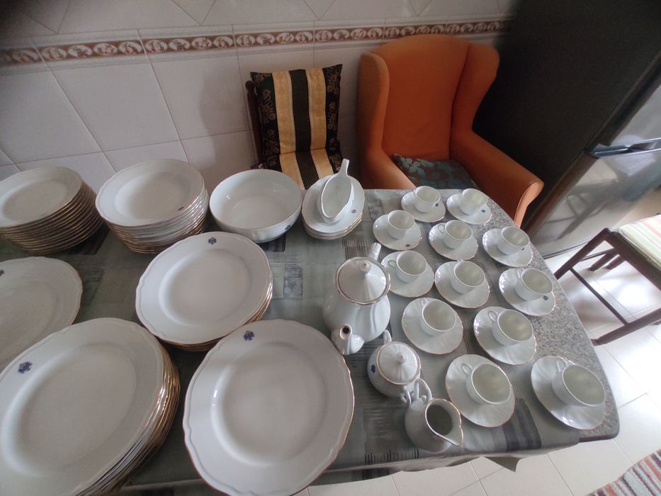 Serviço de Jantar para 12 Pessoas de Porcelana
